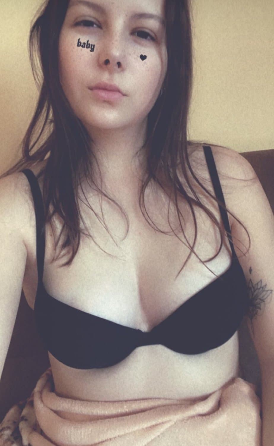 25 yo Tereza shared full naked