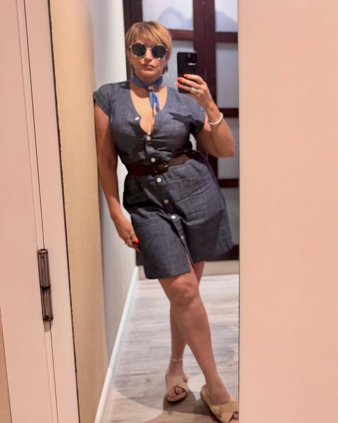 Thick Gilf flight attendant