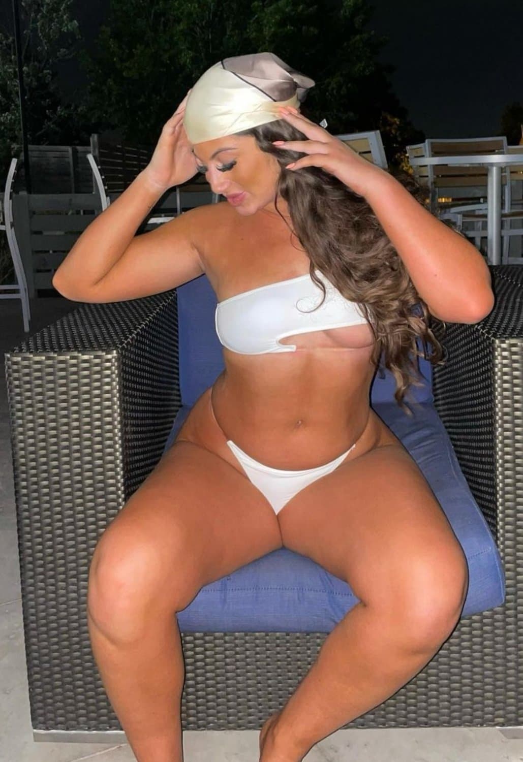 Thick brunette slut wants to be a model