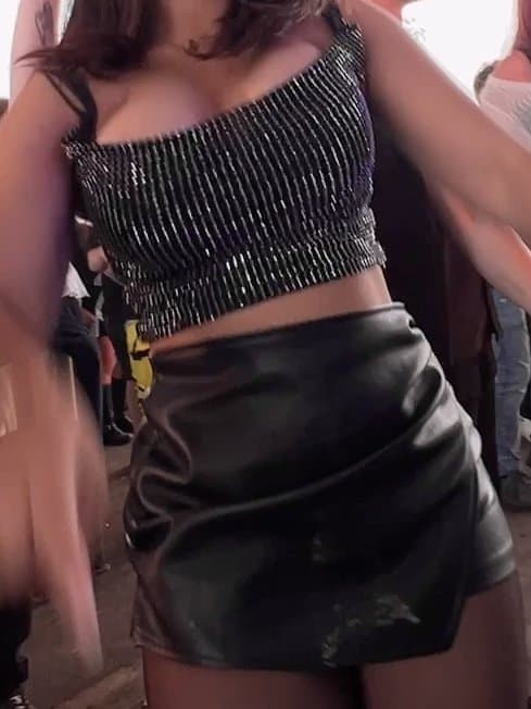 Bouncy boobs at festival (nipslip?)