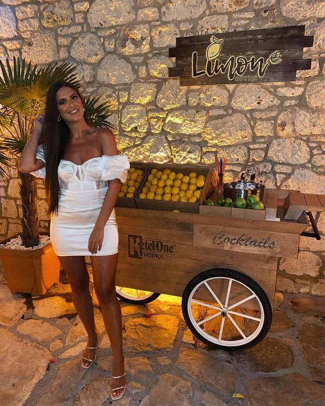 Hot bosnian slut with a great Body and nice legs and feet - footjob and cumface