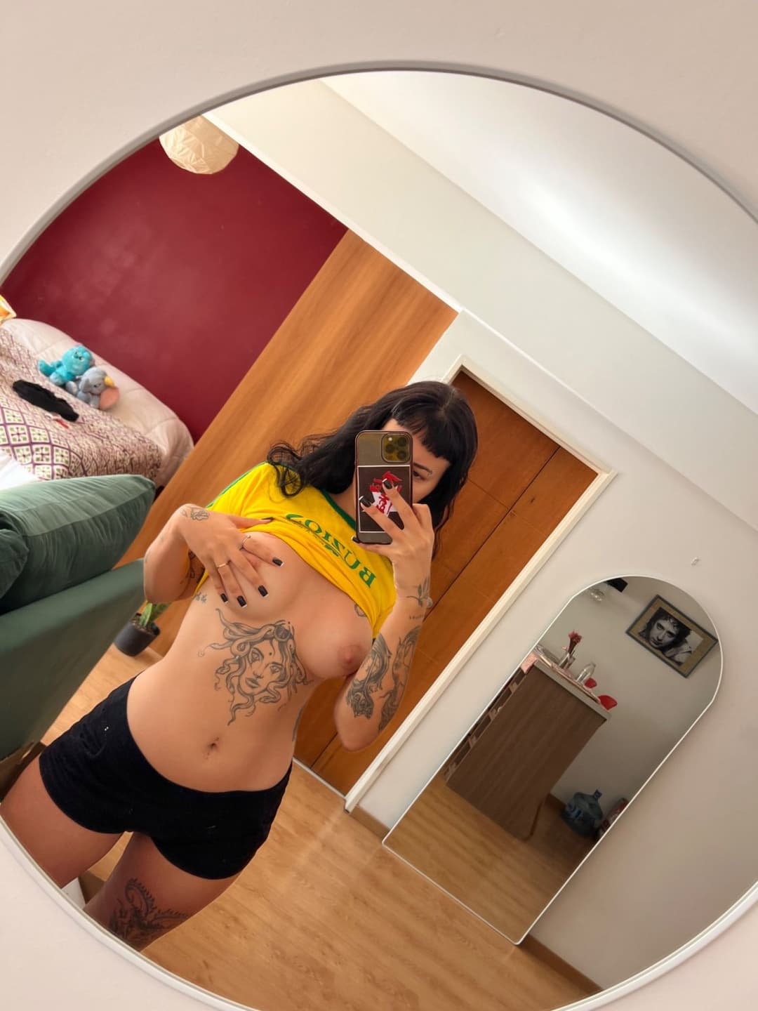 Mari Mari rolinga mostrando las tetas