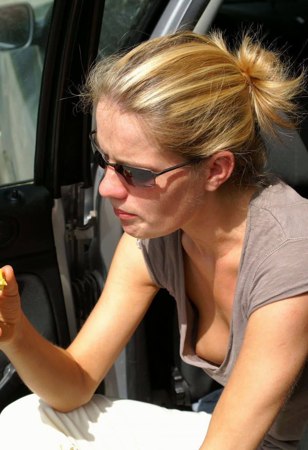 Upskirt Down Blouse 15May2025