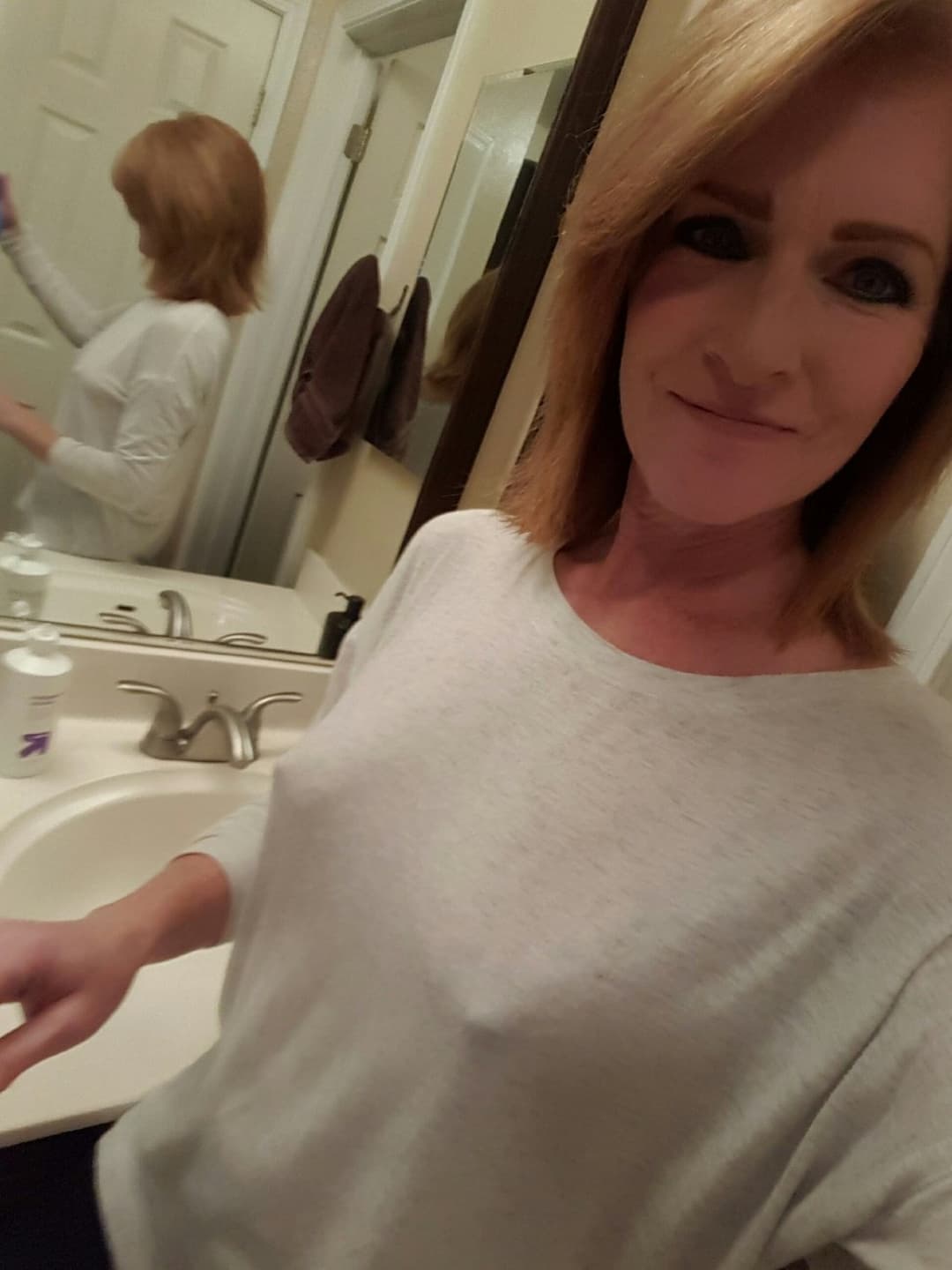 Ginger MILF shows her meaty cunt to her boyfriend. Meaty ?