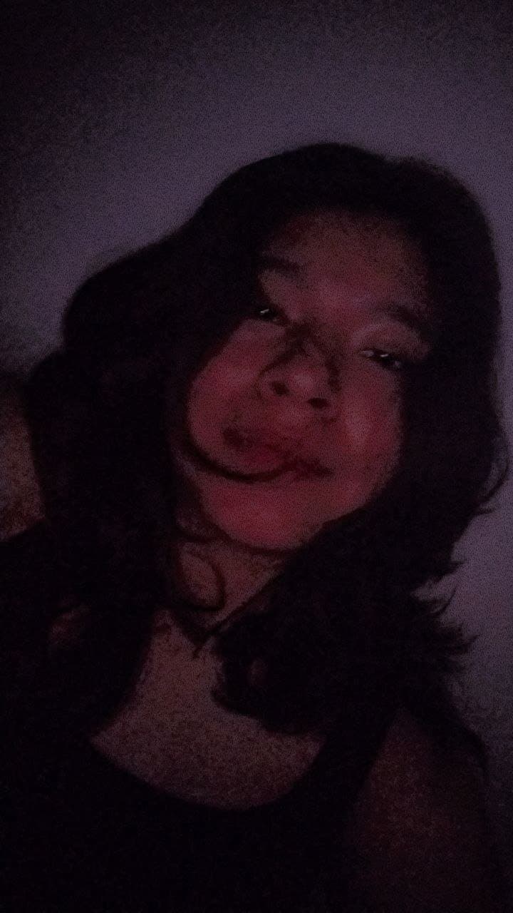 Se pone cachonda estando sola