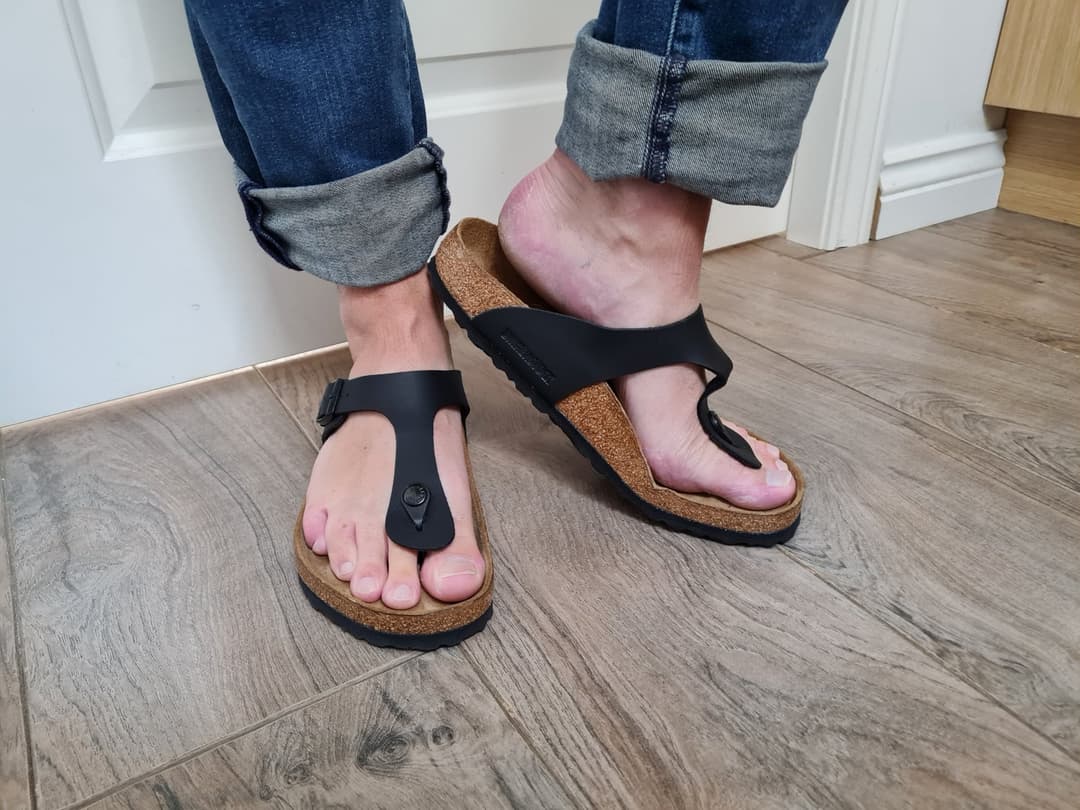 Please cum on my feet in Gizeh sandals. Make me a foot slut.