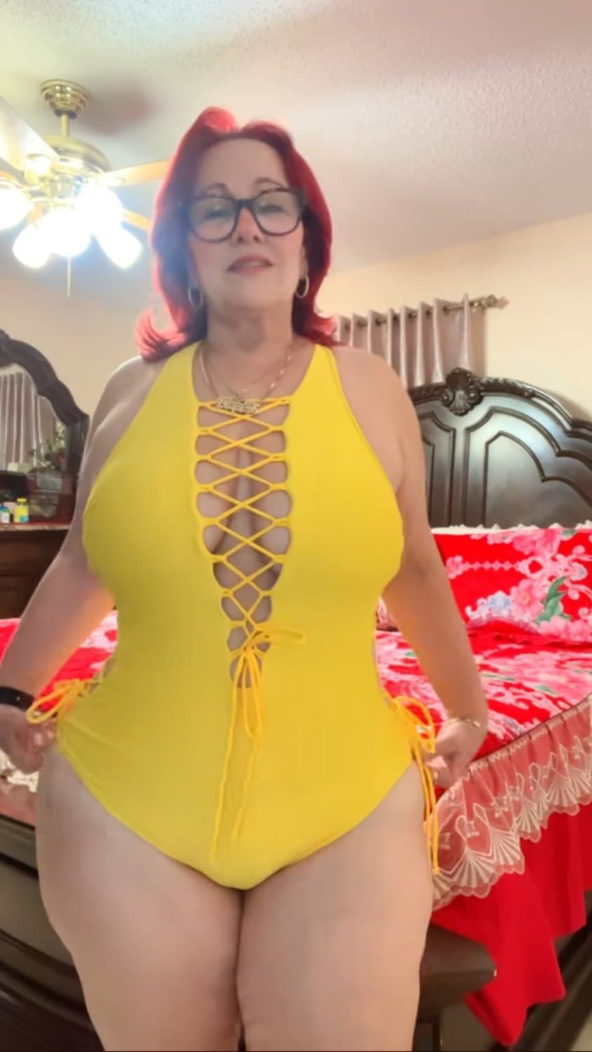 Sexy photos of my hot mom big ass, I stole the photos from her cell phone