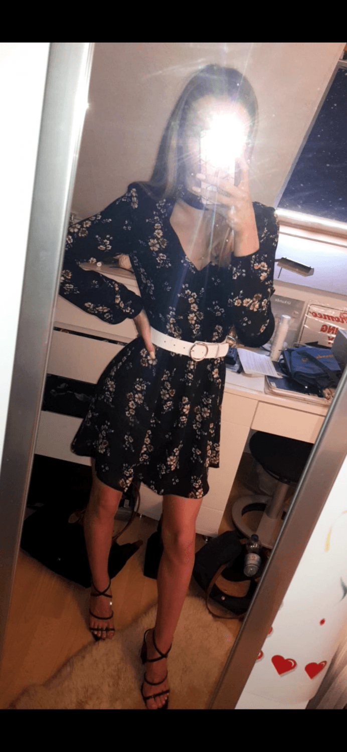 Click to view full size Hot sexy petite german teen slut model Saskia from Göttingen