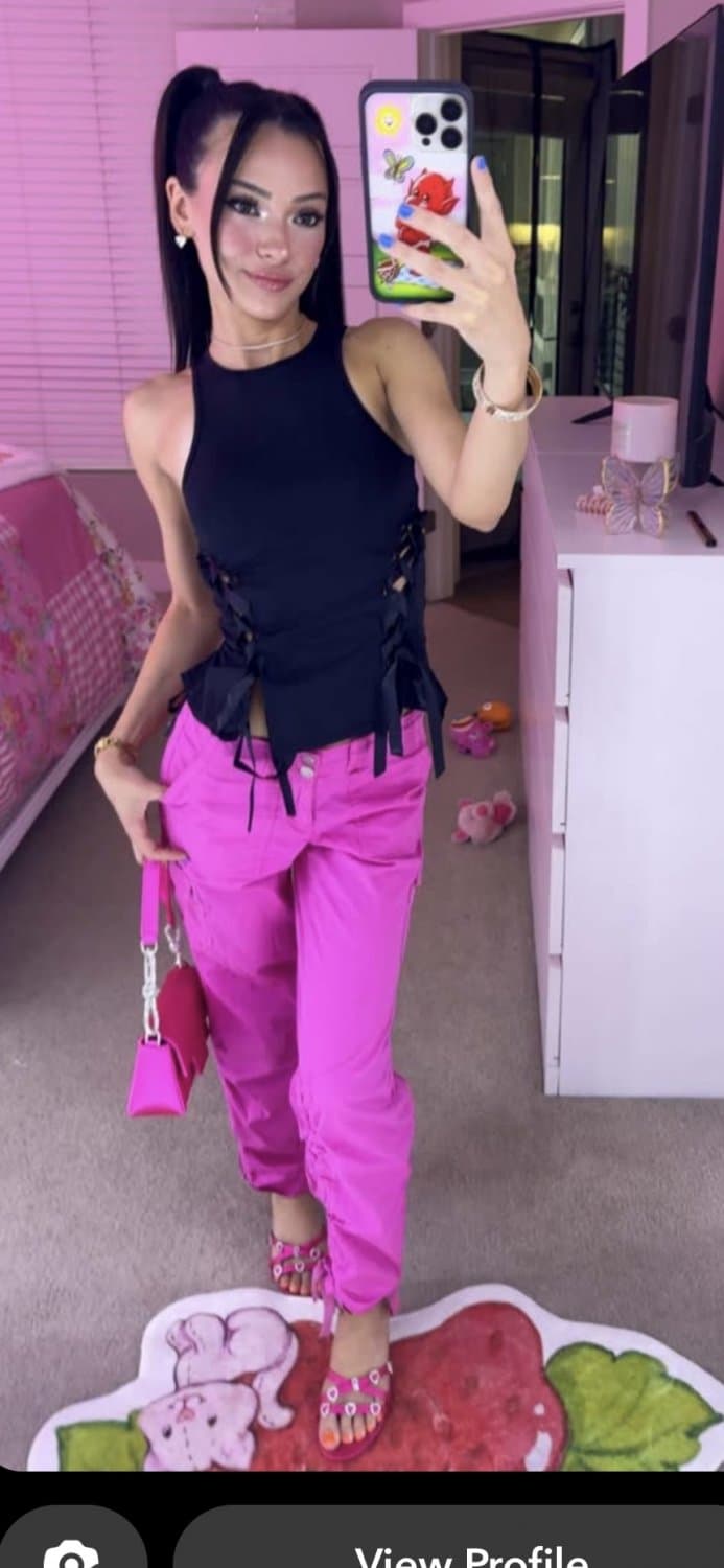 FaZe Adapts Petite Sexy & Cute Little Sister Milan Mirabella Sexy Pics Of Her Tight Teen Body