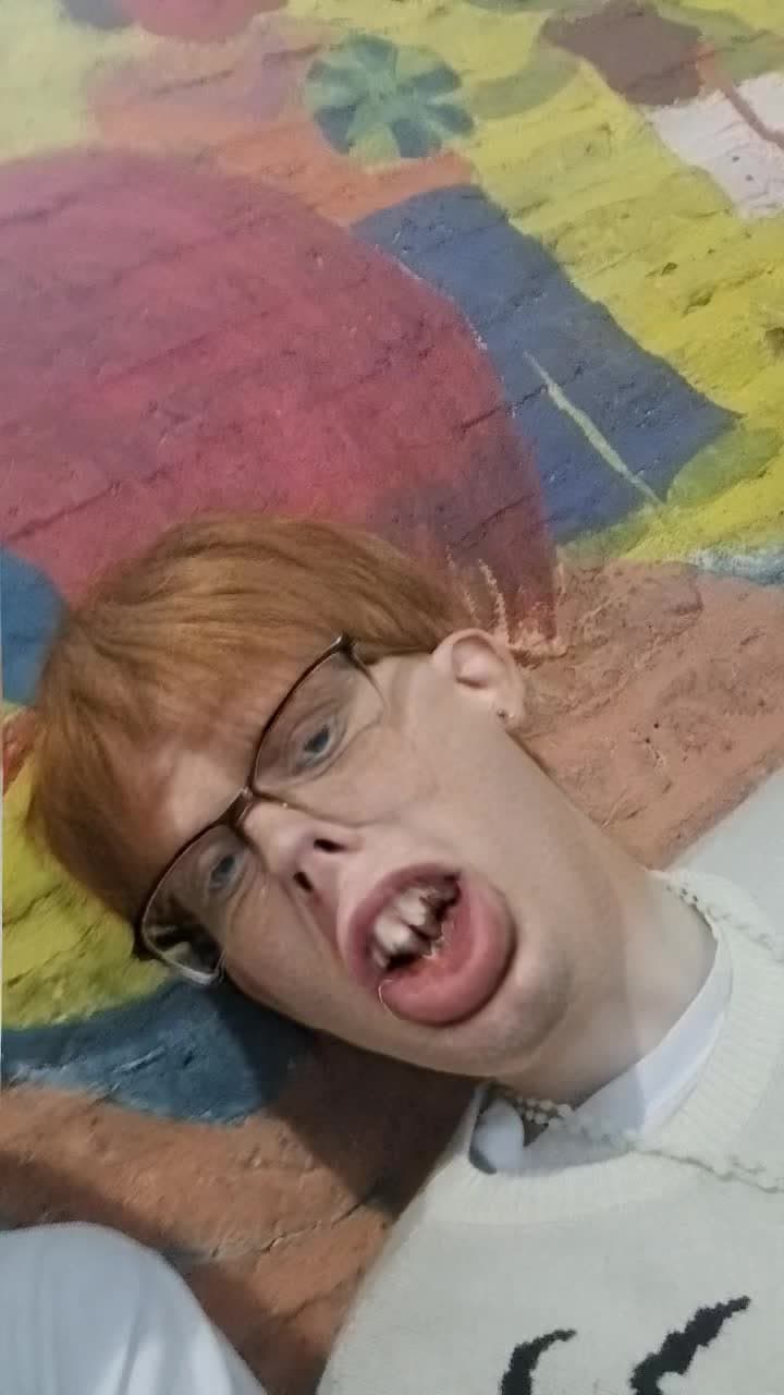 Colorado estúpido acosa a nena