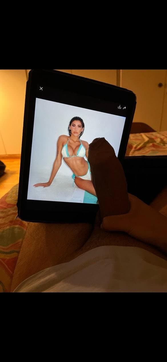 Greek thick cock gets hard for Marianna(Gooner 1)