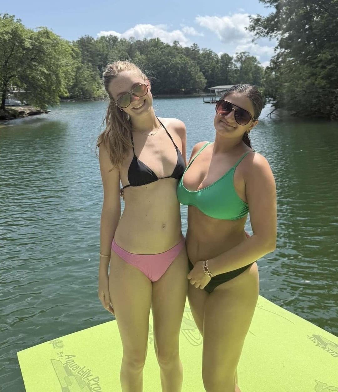 Sexy Teens in Bikinis