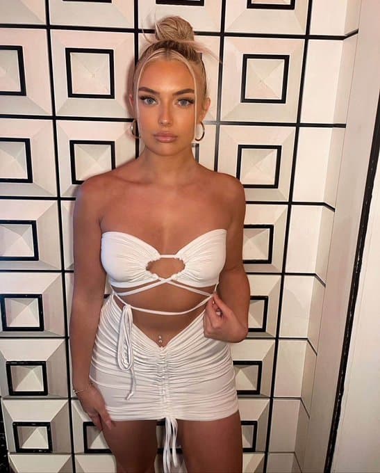 ❄️Blonde Hair ??‍♀️Blue Eyes??Belongs to Black Guys?♠️