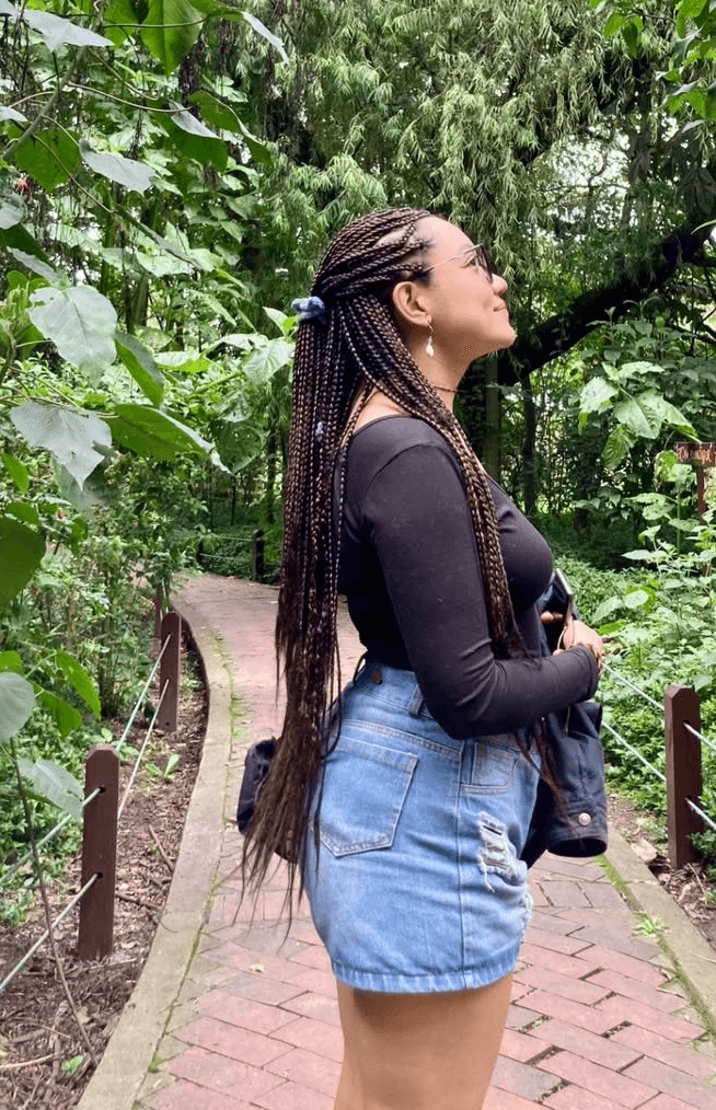 yo no doy más… esta es Katherine, mi prima afro, la culona que me tiene loco desde pelao. Esa negra