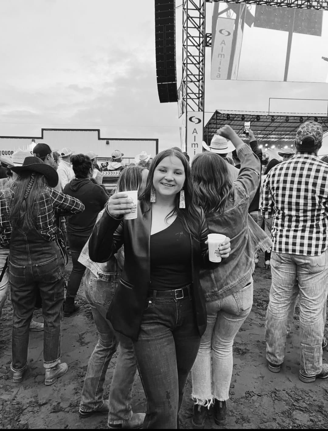 Canada - Rianne, thick ‘n busty country girl