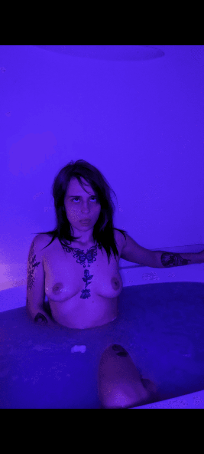 Natural slut Vera can finally unleash the slut inside all the way