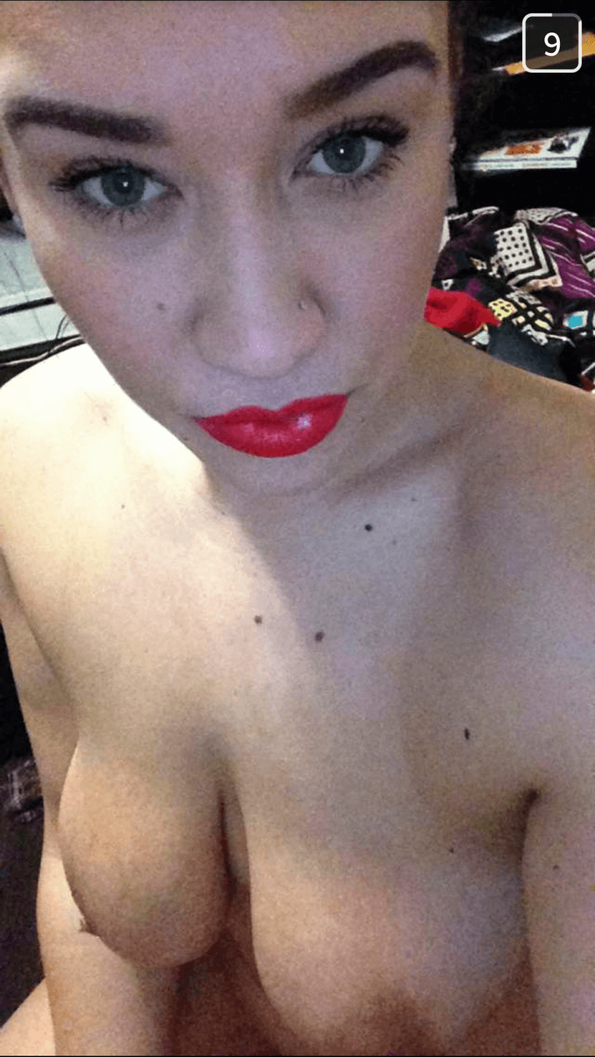 Sexy pawg milf naked and pissing