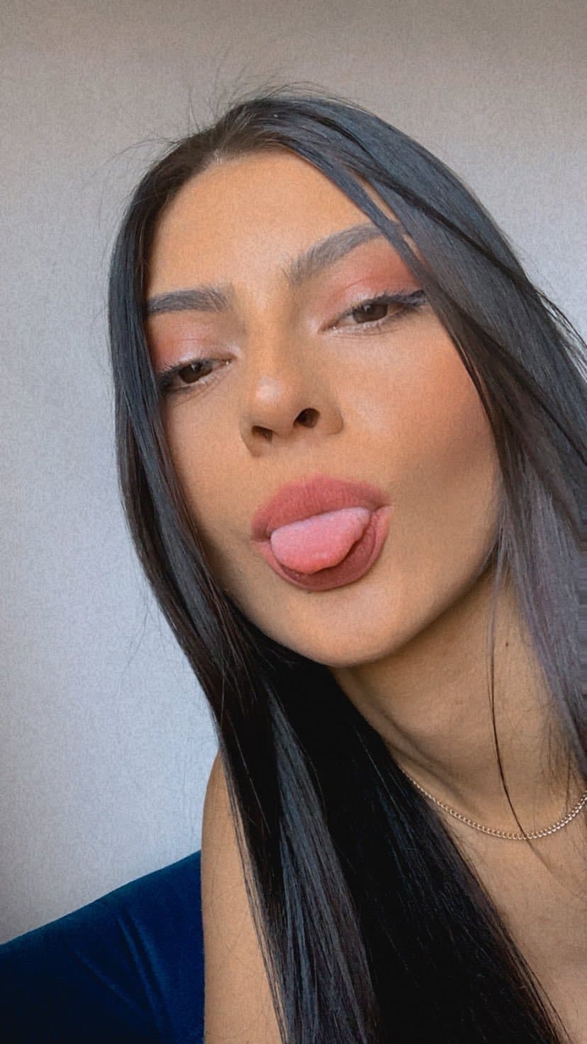 Supermodel goddess drinks sperm from 100 men