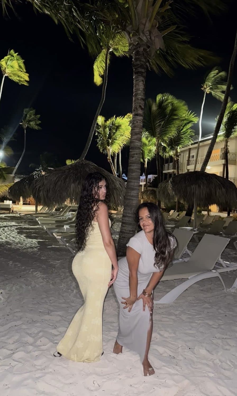 Ainara chinea, una puta ninfomana cuyo único talento es levantar pollas y ser una cerda