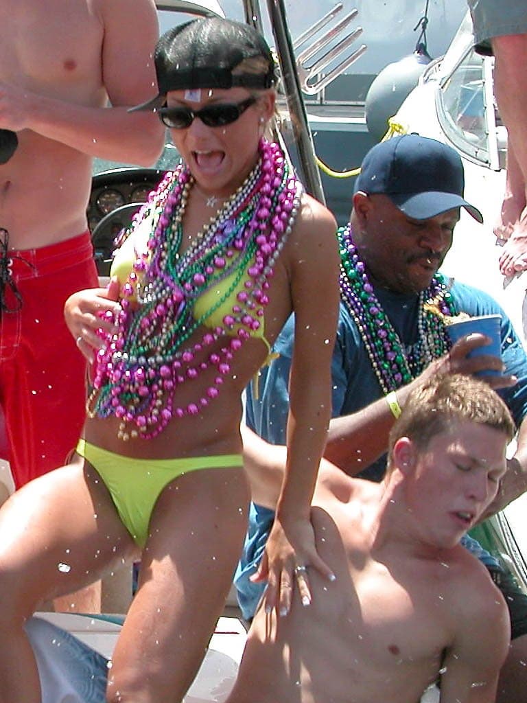 Click to view full size Unknown Hottie, Lake Havasu Memorial Day Weekend 2003 Pt. 2