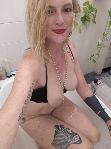 Good look at its saggy hangers