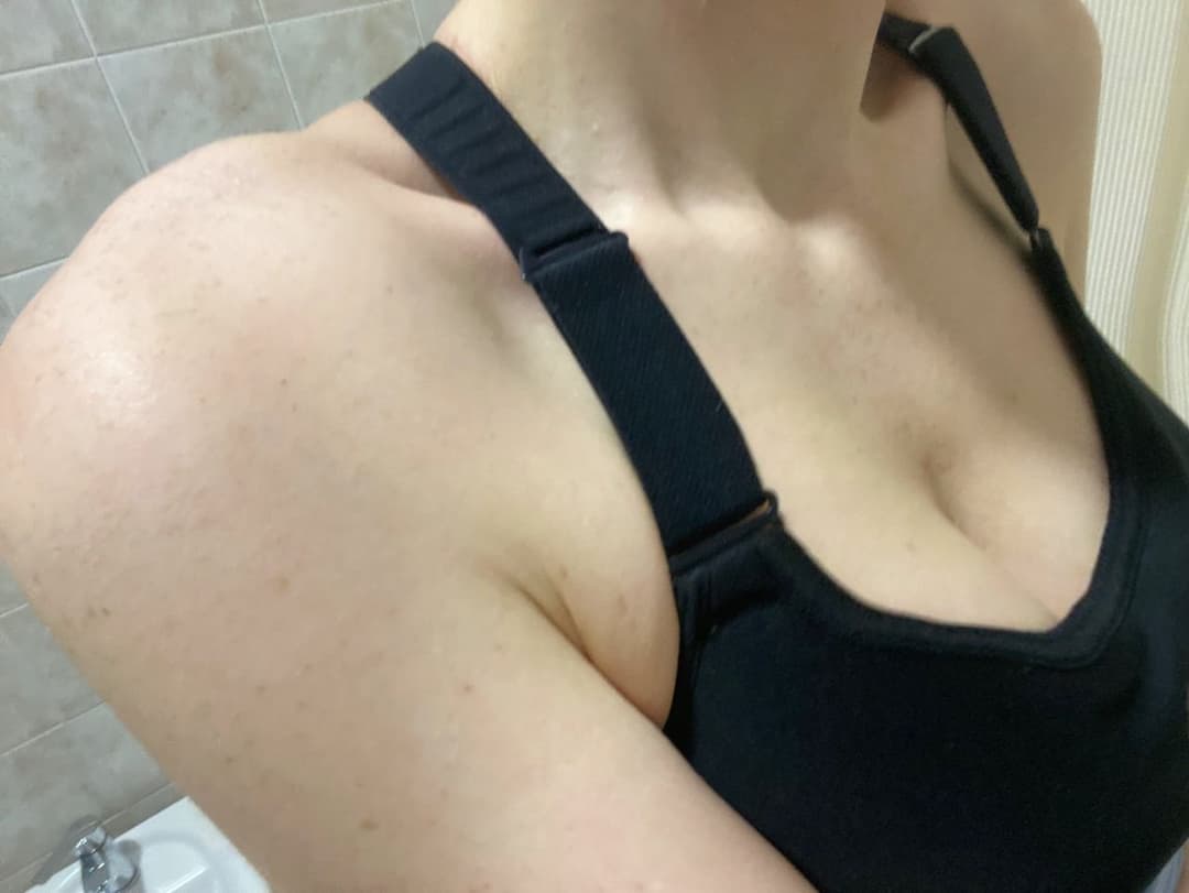 Italian woman who can eat semen and ejaculate inside the vagina....If you want a face photo, just te