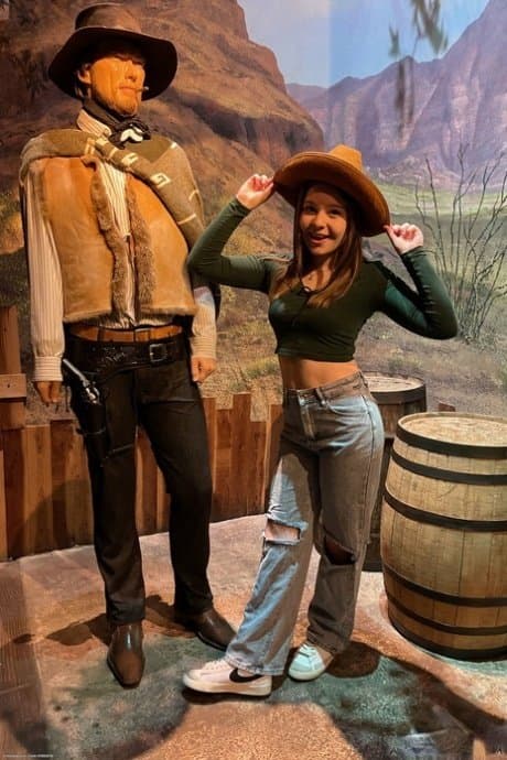 Click to view full size Aunque tu novia diga que no ese culo esta más recorrido que la selva del Darién