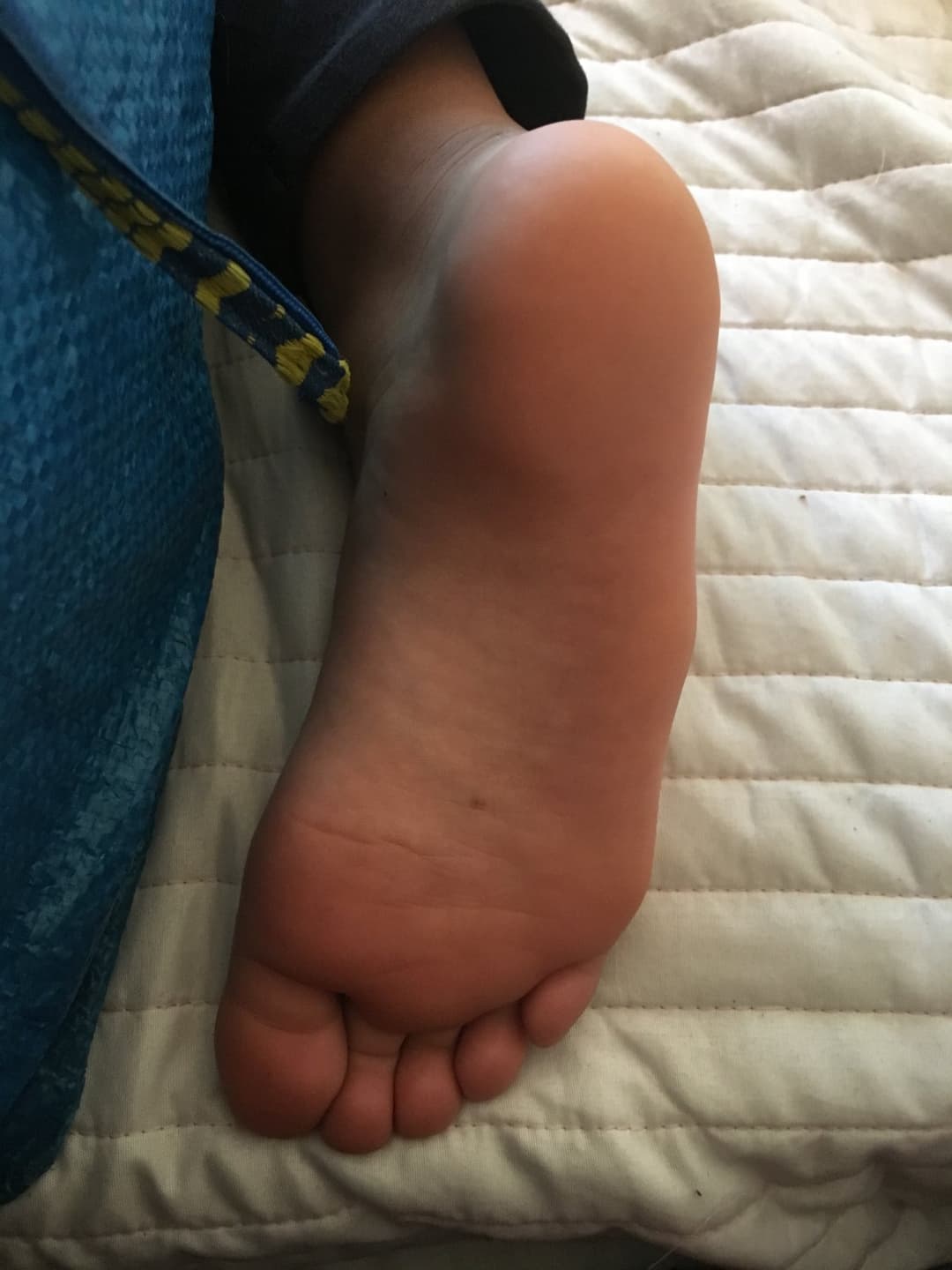 Fat Ass College Teen Feet Soles Caught of Guard