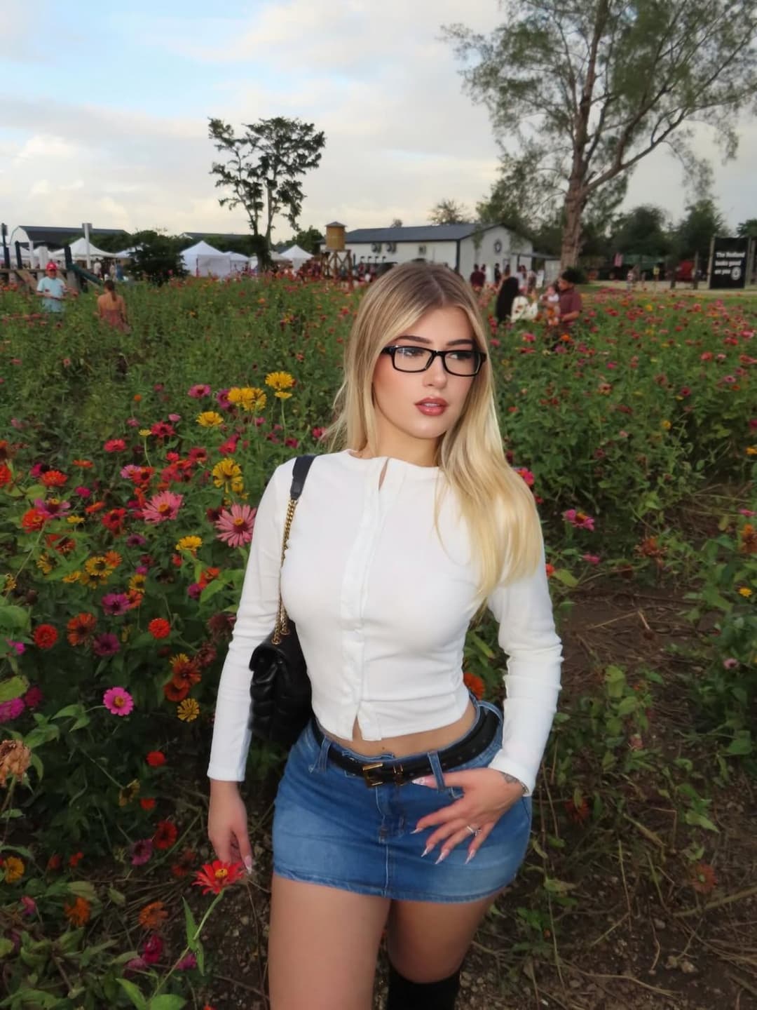 Viktoria, The Classy Gold Digger