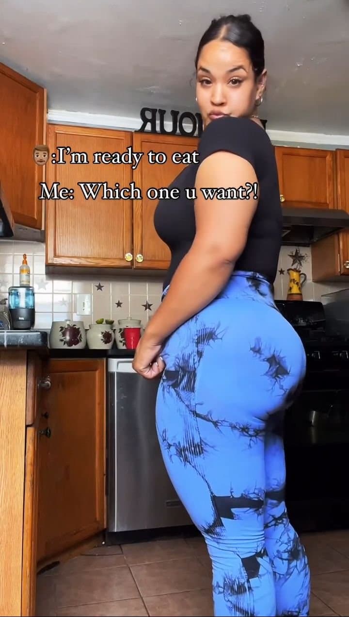 Thick Phat Booty Twerking n Da Kitchen .. We Need I.D !!