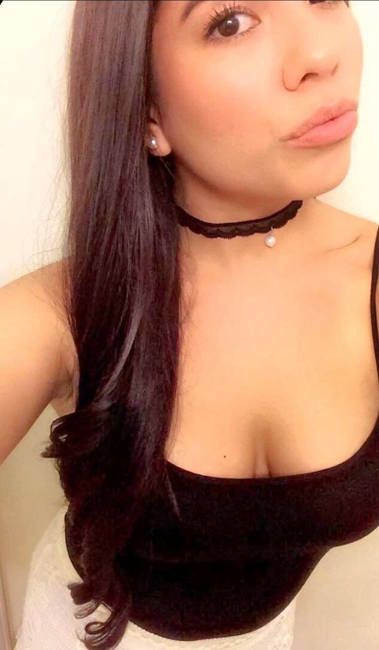 Click to view full size Gorgeous BWC slut. Kik/tele is Hotwife6914 if you have a slut to submit to my collection