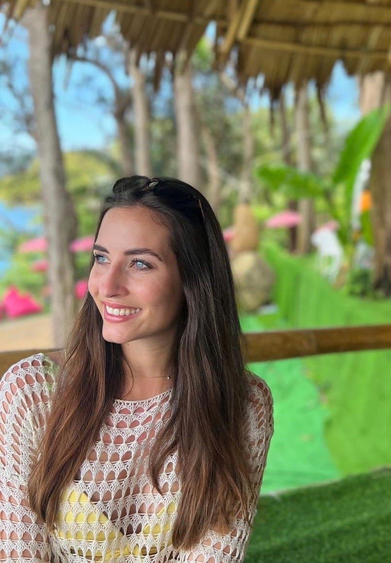 Hot german wife Elisa showed off at the beach