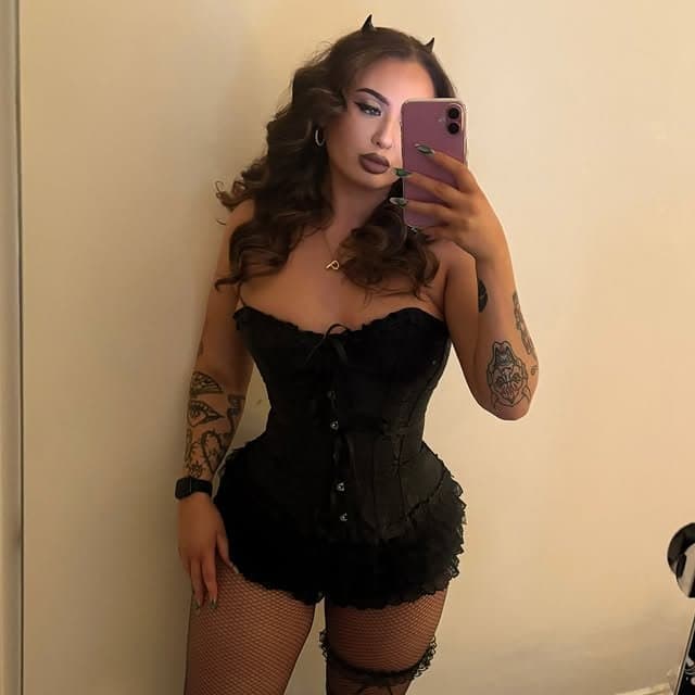 thick gym girl phoebe kitchen 22