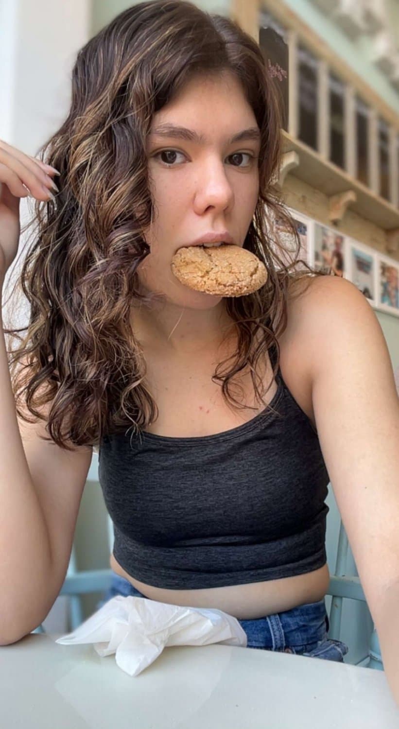 Ari submitted herself kik acepower93  to do the same