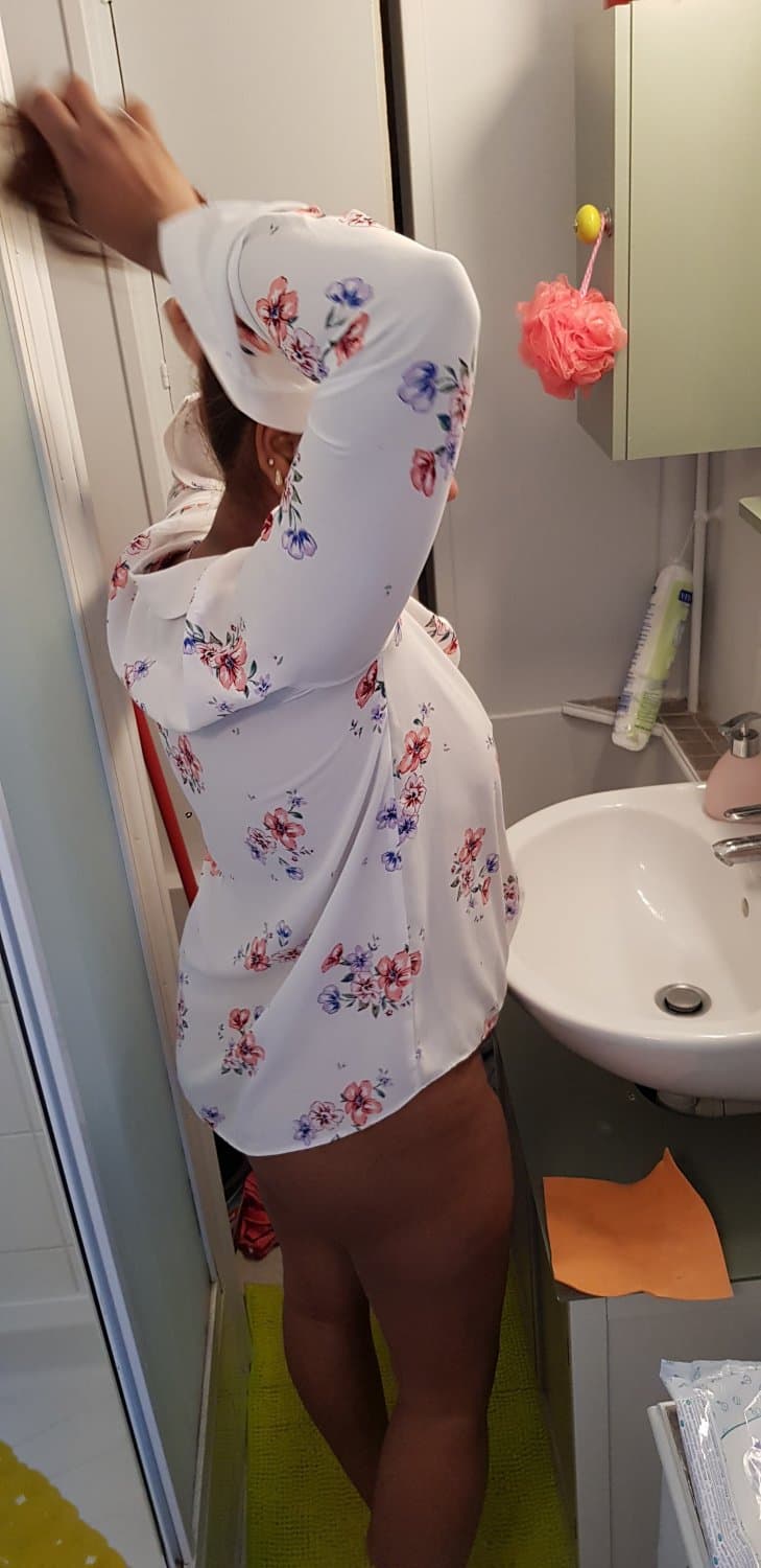 Click to view full size My hotwife in thé bathroom