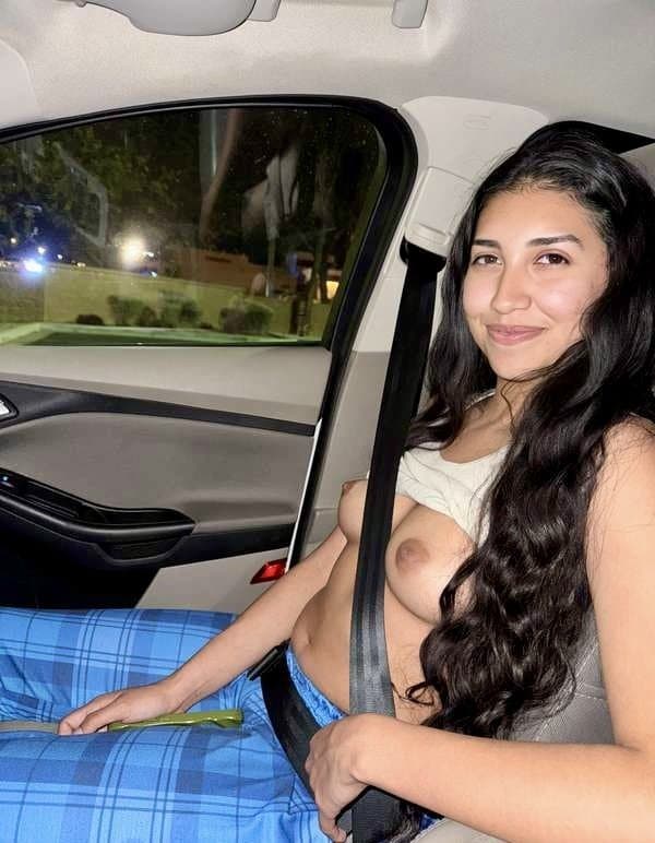 Wanna be pornstar Latina loves showing her tight and fuzzy cunt. Great nips tho ?