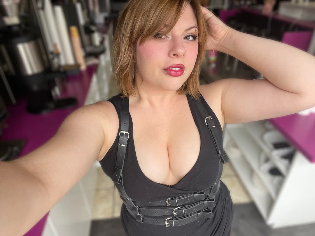 J3NNY The Slutty Bikini Barista