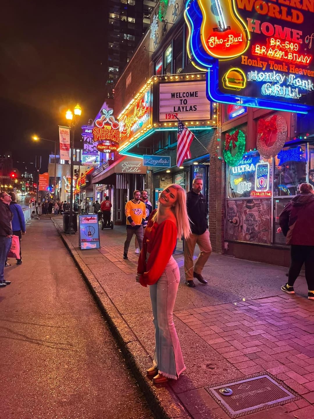 My crush just thanks this asshole with big muscles by kneeling down and sucking his big cock