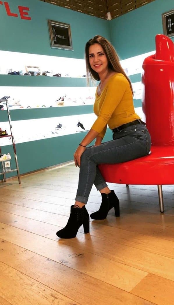 Ma pute ?? bonne branlette les gars sur ma salope de femme