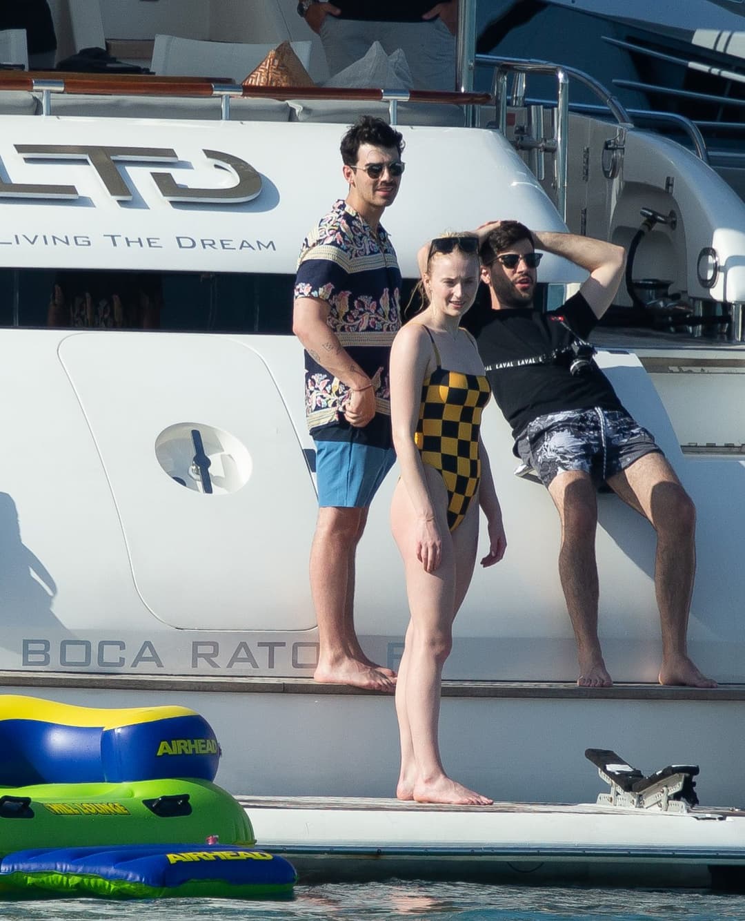 Game of thrones actress Sophie Turner flashes tits on beach.