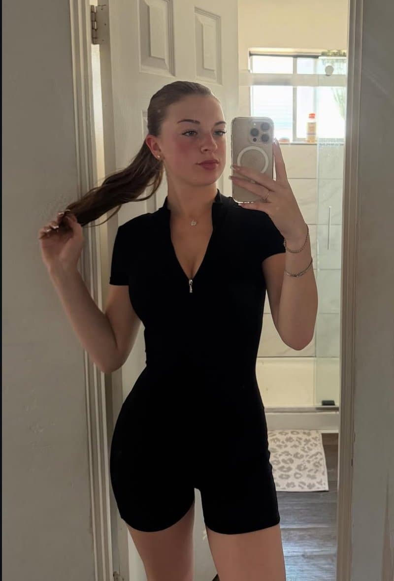 Lauryn San Diego Snowbunny (If you know her or have more hmu)