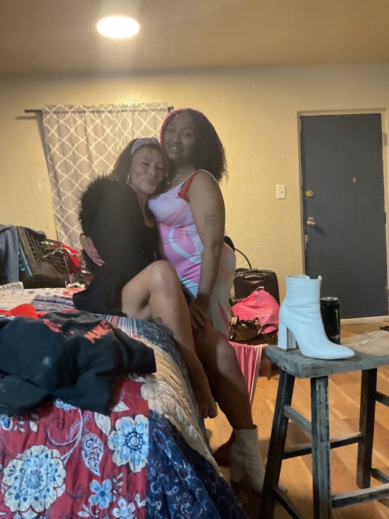 Freaky ass mature ebony cougar mom gets her phone leaked by iPhone repair guy