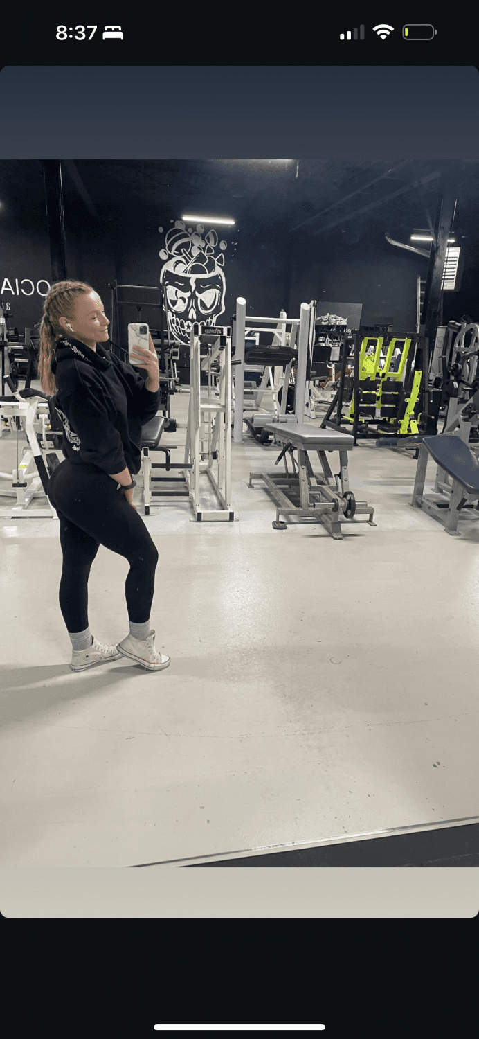 Gym girl let some buff bodybuilder bend her over in locker room. Big ass clapping back on his cock