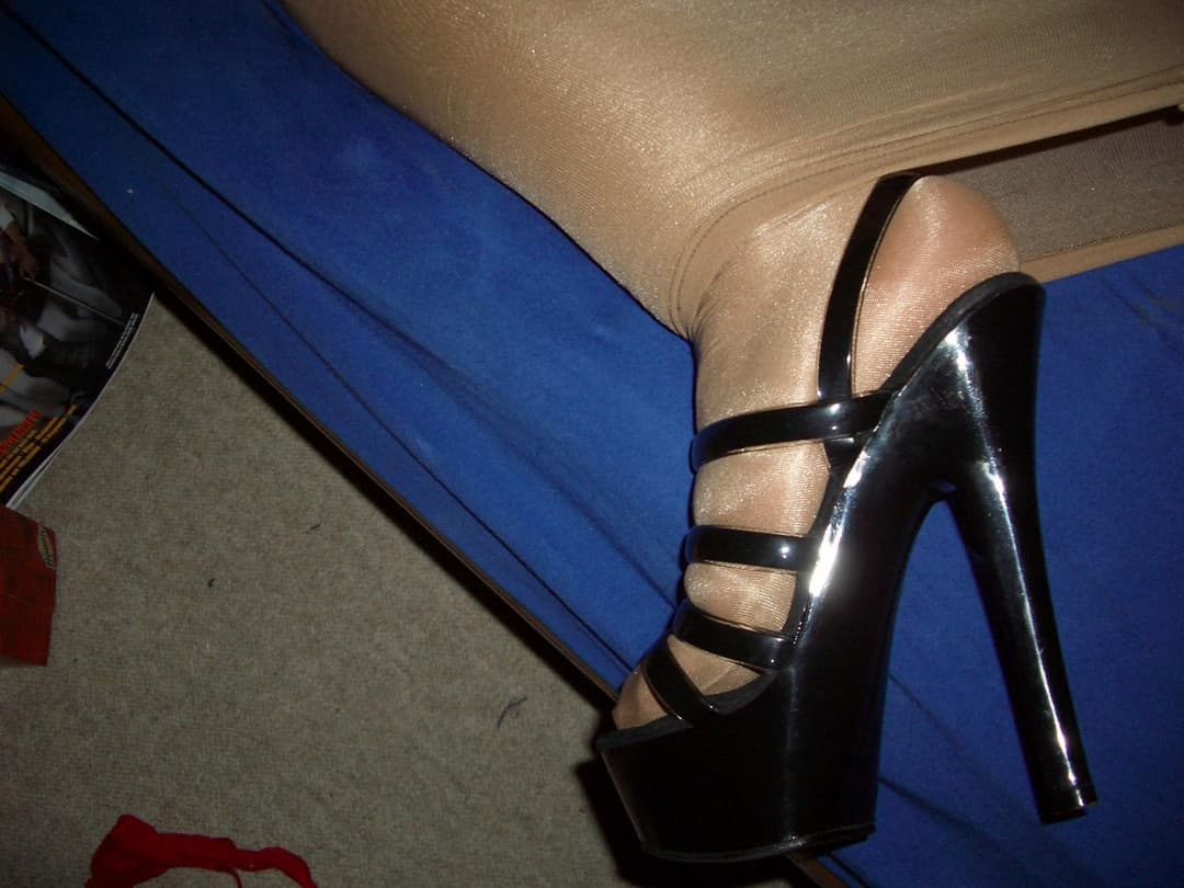 Nylon Fetishist Slut Pt. 2