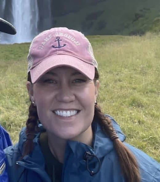 “Wholesome” ladies Kelly & Breanna showing some skin on stage