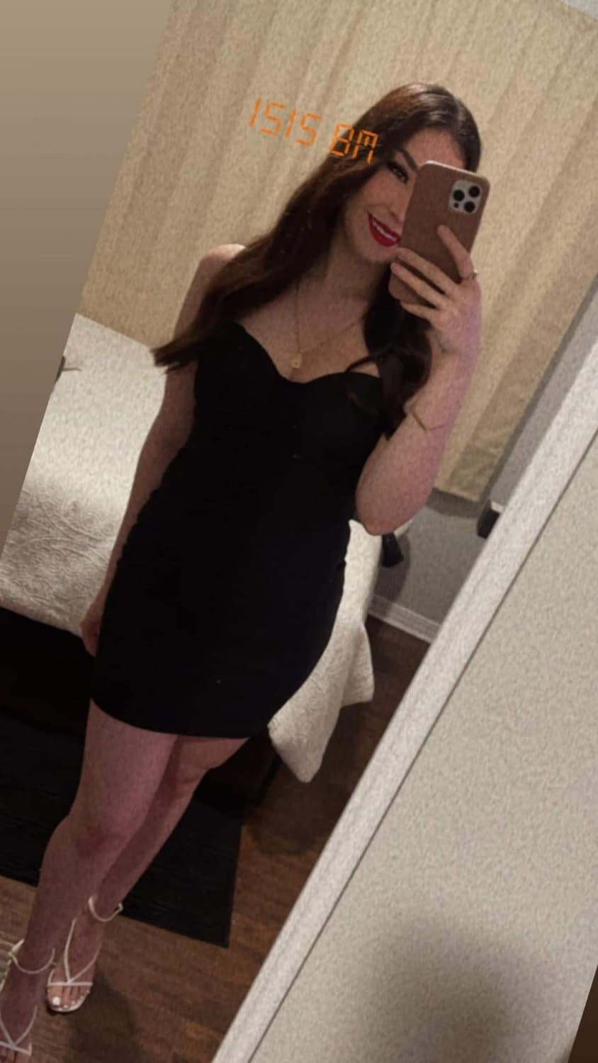 Click to view full size IG: Soy_Isisbm beautiful latina with perky tits and sexy feet