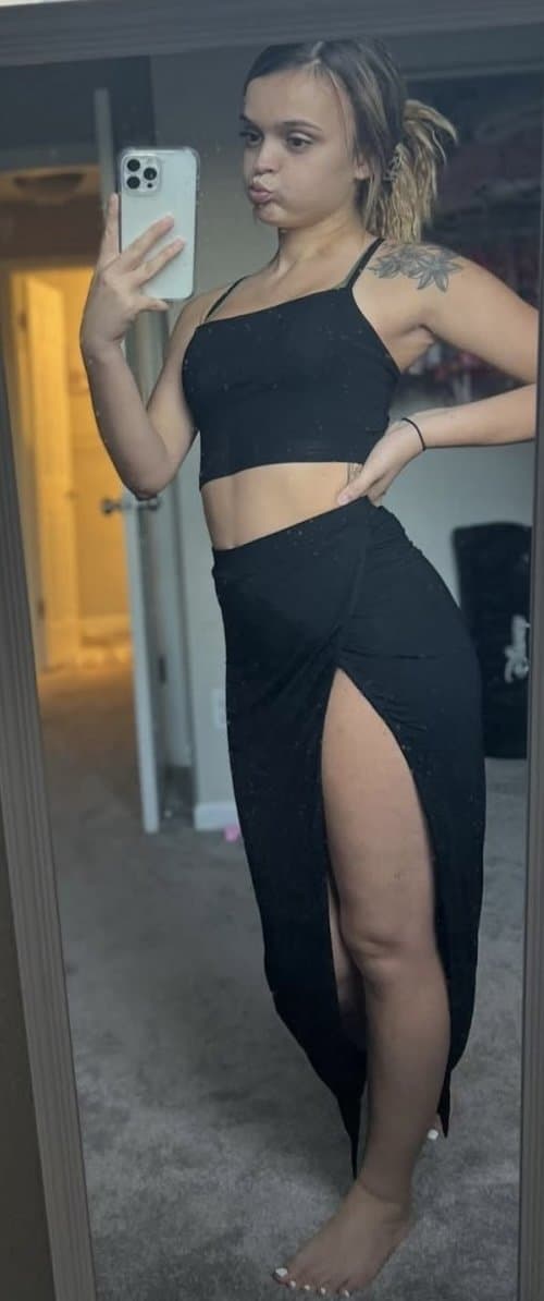 Ugly white girl with a nice little ass WAS BOUND TO BE A SINGLE MOM TO A BLACK BABY ?