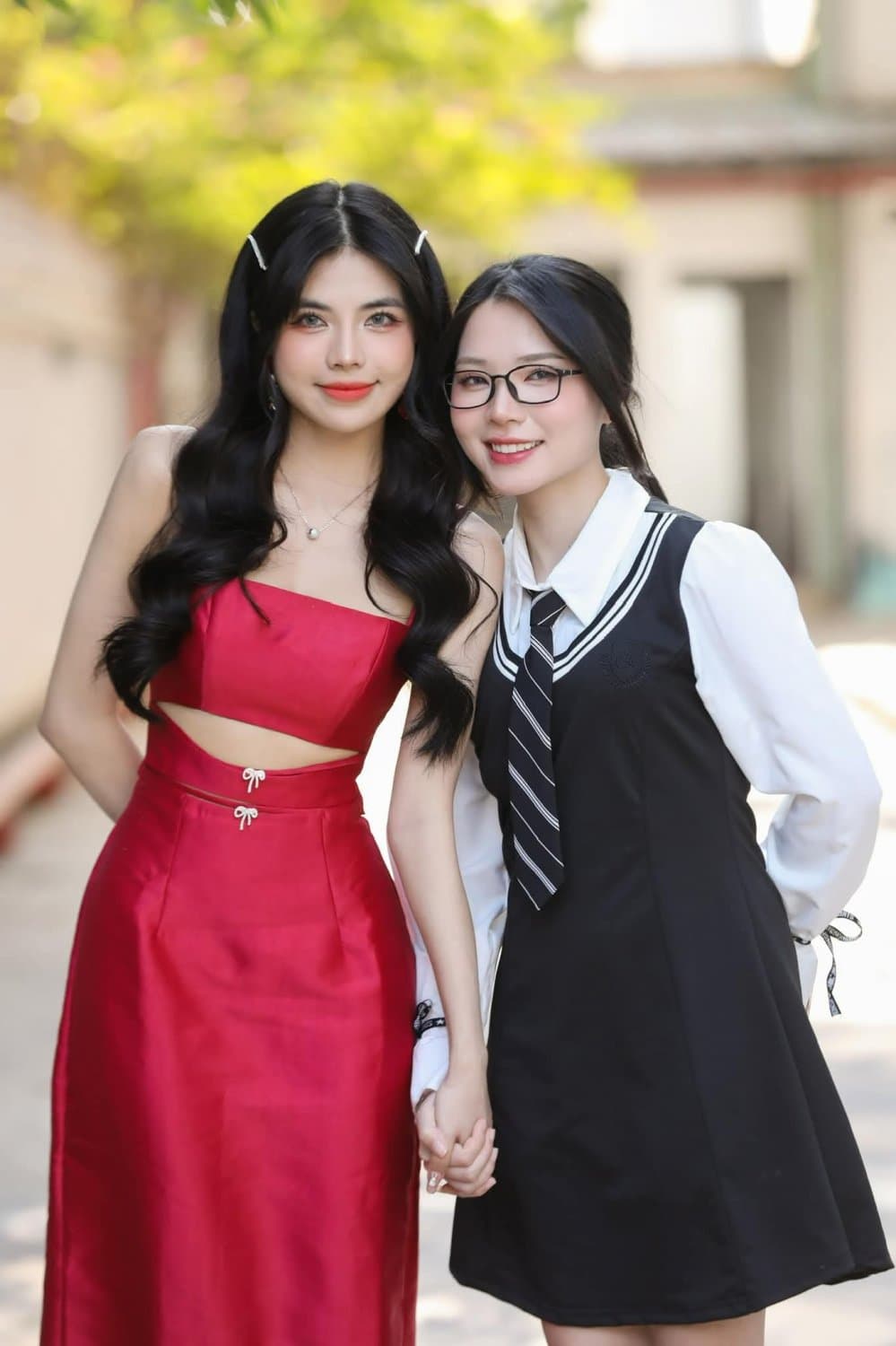 chị chị em em, chia nhau cặc giả ?‍❤️‍?