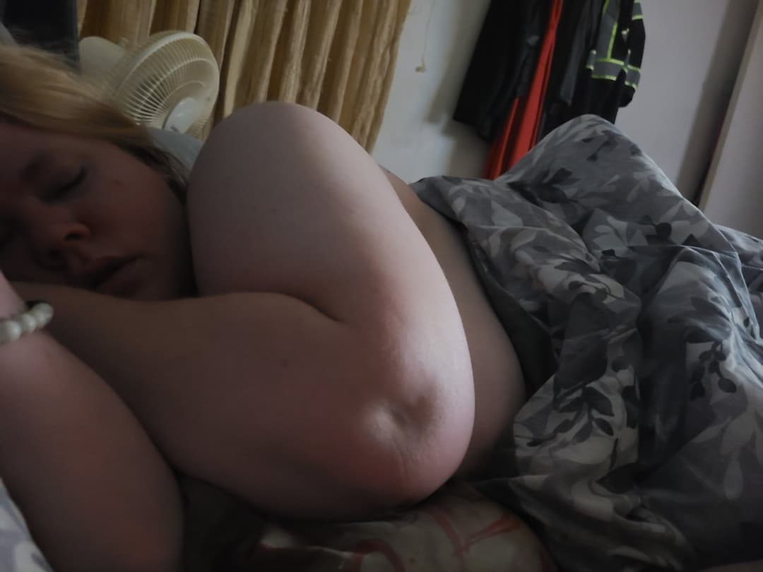 Bbw wife Sheena - Sleeping piggy