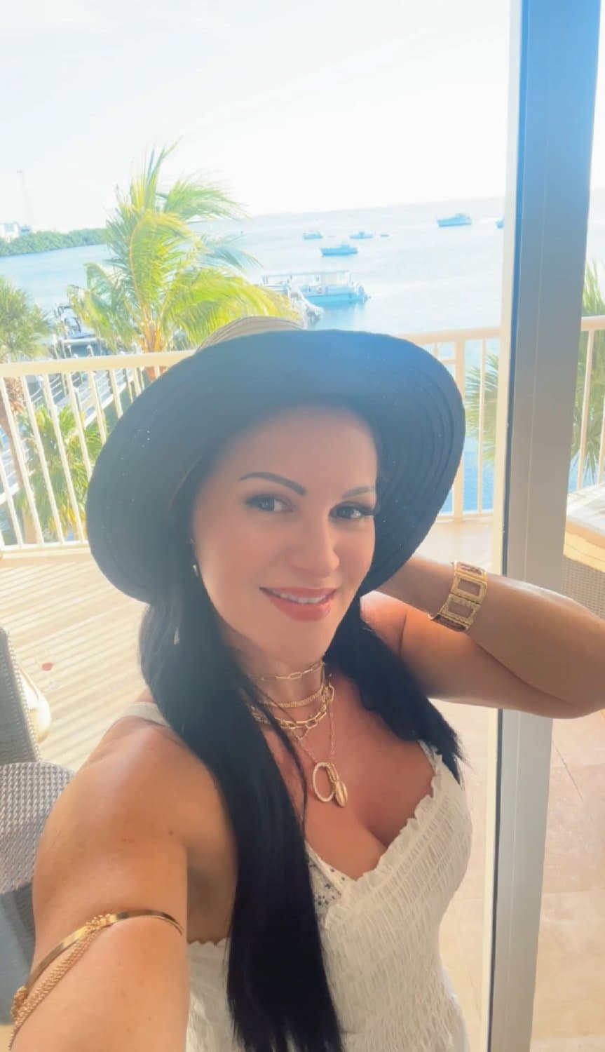 Husband Sharing Slut Wife Thick Fitness Milf